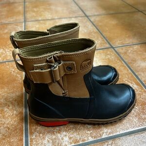 Sorel Slimpack Glow Black and Tan Boots size 7